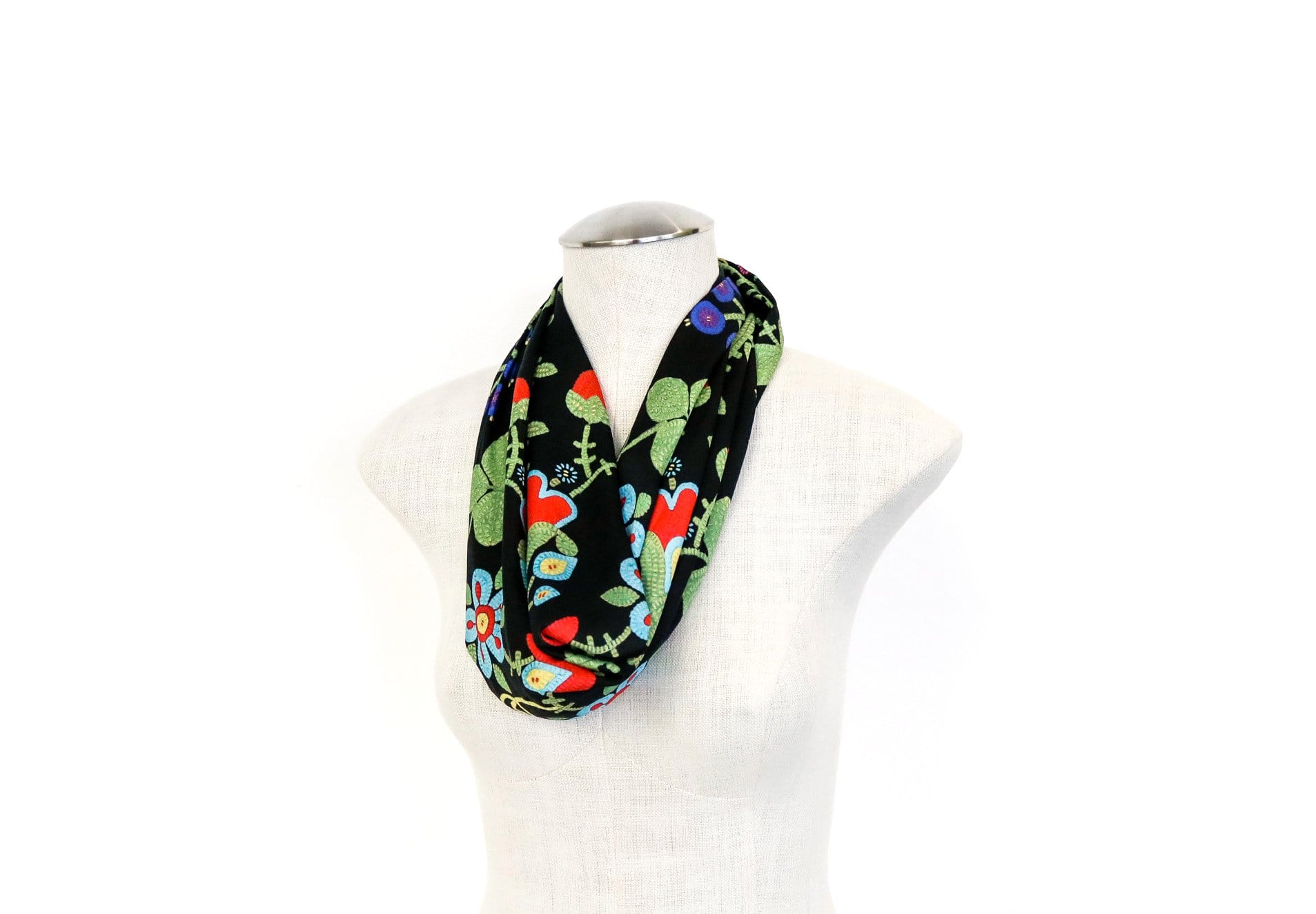 Métis Spirit – Flower Beadwork Scarf
